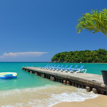 Beach Front Hotel Очо Риос Екстериор снимка