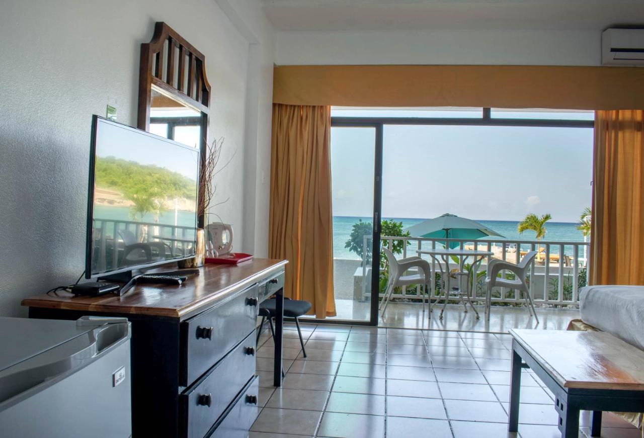 Beach Front Hotel Очо Риос Екстериор снимка