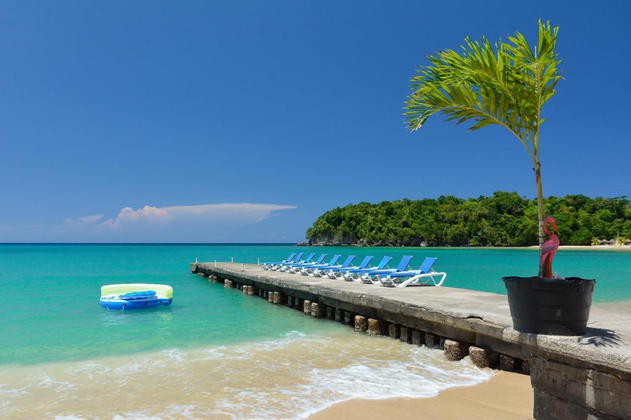 Beach Front Hotel Очо Риос Екстериор снимка